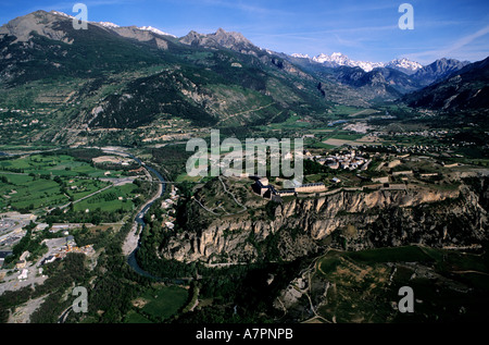 Francia, Hautes Alpes, Mount Dauphin village, Vauban fortificazione (vista aerea) Foto Stock