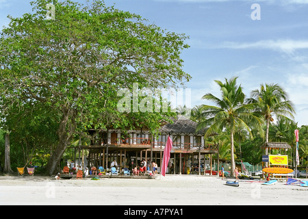 Vista esterna del Mana Mana Beach Club sull'isola di Bintan, Indonesia. Foto Stock
