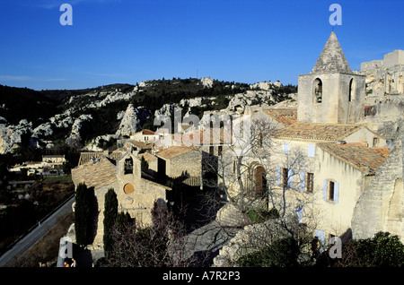 Francia, Bouches du Rhone, Les Baux de Provence village, Saint Vincent chiesa e penitenti bianchi cappella Foto Stock