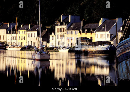 Francia, Finisterre, Port Launay villaggio sul fiume Aulne Foto Stock