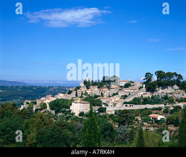 Case sulla collina, Saignon, Vaucluse, Luberon, Francia Foto Stock