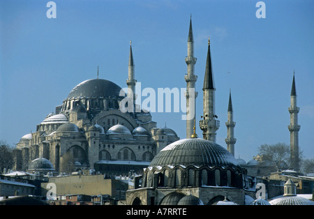 I minareti e delle cupole della Moschea Suleymaniye, Istanbul, Turchia - in inverno. Foto Stock