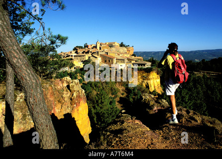 Francia, Vaucluse, villaggio di Roussillon del Luberon il parco naturale regionale Foto Stock