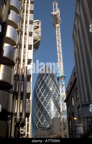 " Il Gherkin' e Lloyd edificio situato nel cuore di Londra il quartiere finanziario. Foto Stock