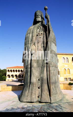 Cipro, Nicosia, Makarios III statua di fronte al Palazzo Arcivescovile Foto Stock