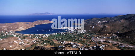 Grecia Cicladi, Serifos isola, vista panoramica sulla baia di Livadi da Chora (il capoluogo dell'isola). Foto Stock