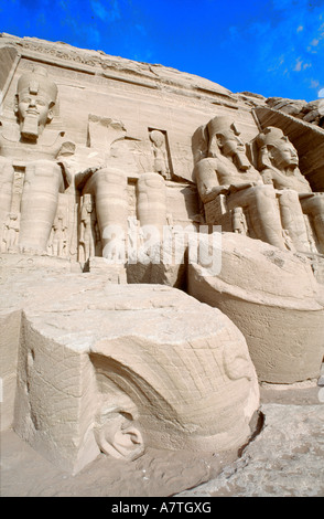 Le antiche rovine dell antico tempio di Abu Simbel in Nubia, Egitto Foto Stock