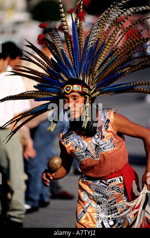 Messico, del Distretto Federale di Città del Messico, Zocalo, un ballerino azteca Foto Stock