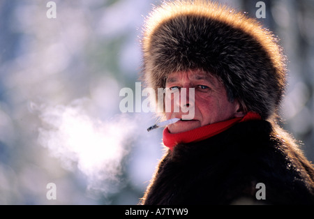 Canada, Provincia di Quebec, Mauricie, Aime Audry, trapper fumare una sigaretta Foto Stock