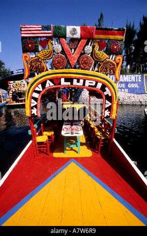 Messico, del Distretto Federale di Città del Messico, colorata canotto di Xochimilco gardens Foto Stock