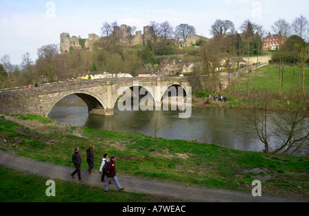 DINHAM ponte sopra il fiume teme a Ludlow SHROPSHIRE REGNO UNITO Foto Stock