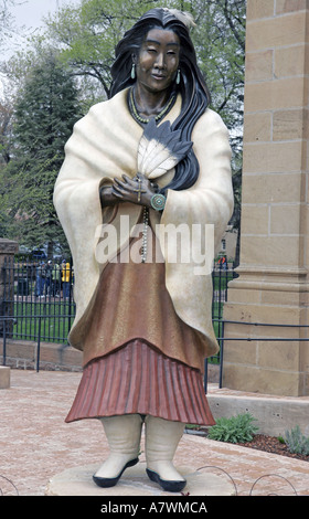 La scultura rappresenta Kateri Tekakwitha 1656 1680 primo nativo americano a essere promosso una santa cattolica Foto Stock