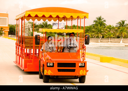 Puerto Costa Maya cruise pier passeggero carrello turistico Foto Stock