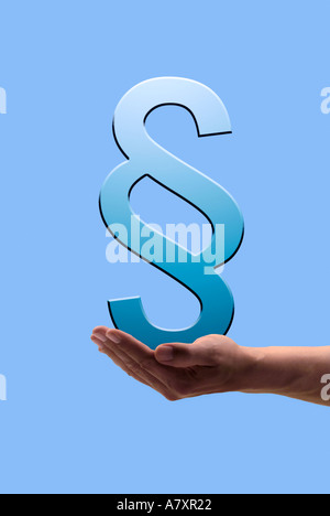 Il paragrafo segno Paragrafenzeichen in mano Foto Stock