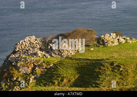 Rovinato abbandonato antica abitazione a Murlough Bay County Antrim Irlanda del Nord Foto Stock