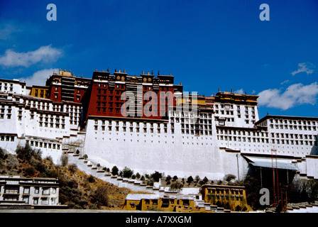 Asia, Tibet, Lhasa Potala aka Palazzo Rosso. UNECSO sito Patrimonio Mondiale. Ex casa del Dalai Lama, circa del XVII secolo. Foto Stock