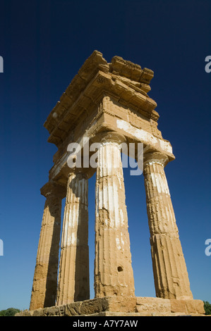 L'Italia, sicilia, Agrigento e la Valle dei Templi e la Valle dei Templi e Tempio di Castore e Polluce Foto Stock