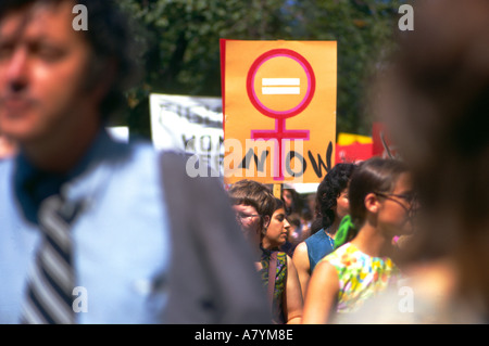 Le donne lottano per i propri diritti durante gli anni settanta. Foto Stock