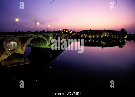 Francia, Haute Garonne, Toulouse, Pont Neuf ponte e Hôtel Dieu Saint Jacques Foto Stock