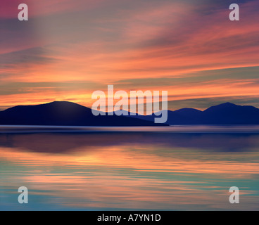 GB - Ebridi Esterne: suono di Taransay visto da Isle of Harris Foto Stock