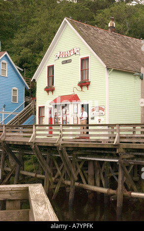 Stati Uniti d'America, Alaska Ketchikan, dal centro di Creek Street, Storico Quartiere a Luci Rosse ora negozi turistici. Foto Stock