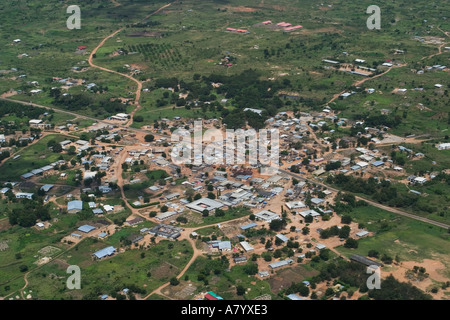 Vista aerea del bene per fare piccolo borgo rurale vicino a capitale Accra in Ghana Africa occidentale Foto Stock