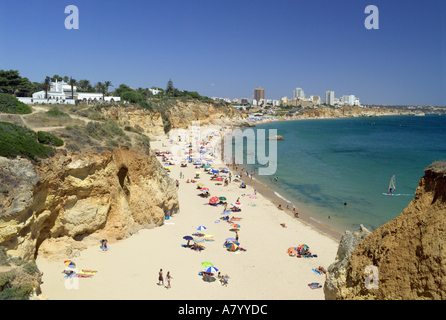 Praia da Vau, Praia da Rocha (fondo) Foto Stock