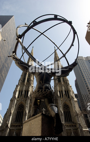 Atlas statua il Rockefeller Center, la Fifth Avenue, New York City USA Foto Stock