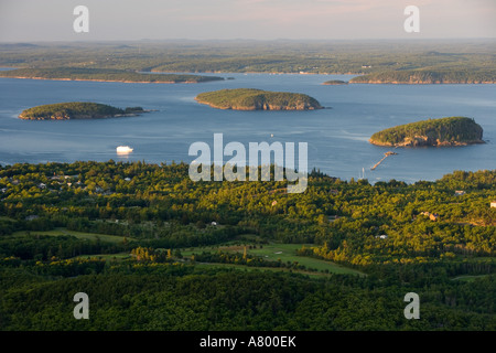 La vista della baia di Francese da Cadillac Mountain nel Maine il Parco Nazionale di Acadia. Mount Desert Island. Foto Stock