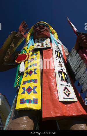 Stati Uniti d'America, Massachusetts, Mohawk Trail, CHARLEMONT: Berkshires: Grande statua indiano sulla Rt. 2 Foto Stock