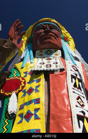 Stati Uniti d'America, Massachusetts, Mohawk Trail, CHARLEMONT: Berkshires: Grande statua indiano sulla Rt. 2 Foto Stock