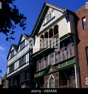 La metà degli edifici con travi di legno in High Street Exeter Devon England Foto Stock