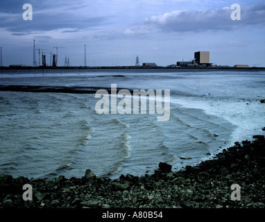 Hartlepool Centrale Nucleare visto oltre il Tees estuario, Teesside, Inghilterra, Regno Unito. Foto Stock