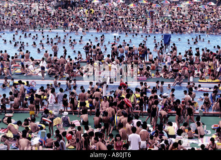 Giappone, isola di Honshu, regione di Kanto, Tokyo city, Korakuen piscina Foto Stock