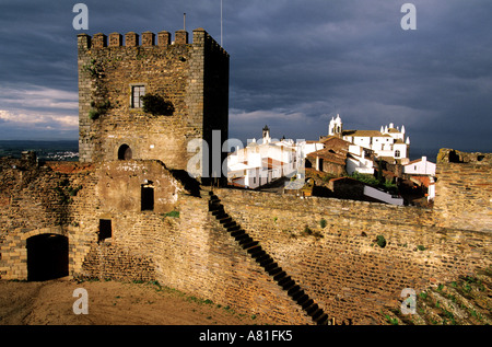 Portogallo Alentejo, Monsaraz villaggio fortificato Foto Stock