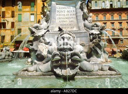 La fontana di Piazza della Rotonda a Roma Italia Foto Stock