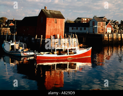 Massa Rockport con motif 1 edificio e lobster boat preparando per partire per l'oceano aperto Foto Stock