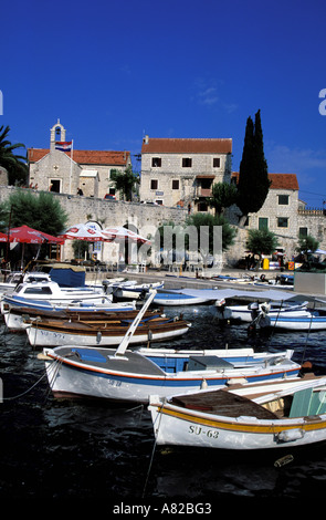 Croazia, Dalmazia Settentrionale, Isola di Brac, villaggio di Bol Foto Stock