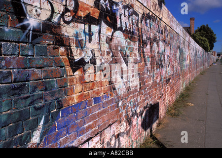 La California di Oakland, muro di graffiti Foto Stock