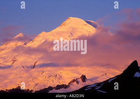 Alba la luce sul monte Baker North Cascade Mountains Mount Baker Snoqualmie Foresta Nazionale di Washington Foto Stock