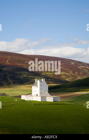 Corgarff Castle Tower House, un piccolo punto di riferimento storico strategico nel paesaggio della brughiera di Strathdon, Aberdeenshire, Scozia, Regno Unito. Luoghi di interesse scozzesi Foto Stock