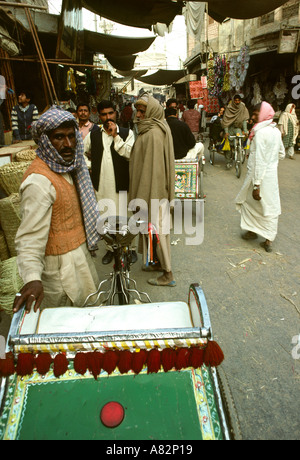 Il Pakistan a sud del Punjab ciclo Bahawalpur Rickshaw in Shahi Bazaar Foto Stock