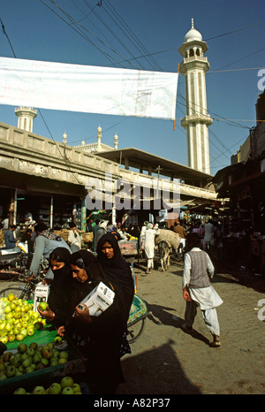 Il Pakistan a sud Punjab Bahawalpur minareto della moschea principale su Shahi Bazaar Foto Stock