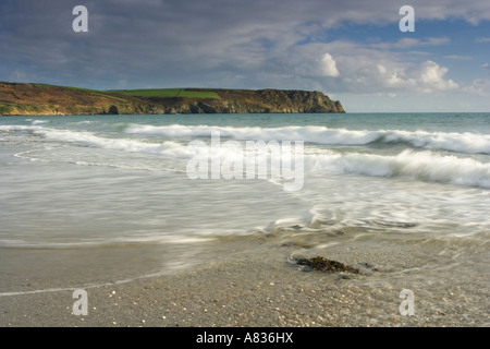 Carne e Pendower le spiagge della penisola di Roseland Cornwall Regno Unito sono separati solo quando la marea è in Foto Stock