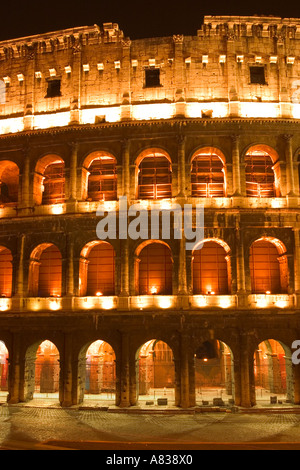 Colosseo, Roma di notte Foto Stock