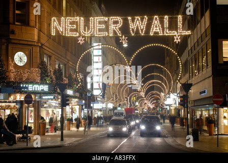 Decorazione di Natale della strada dello shopping Neuer Wall per beni di lusso di tutti i tipi di Amburgo, Germania Foto Stock