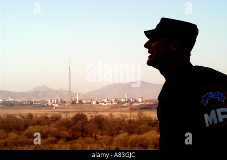 Zona demilitarizzata tra Corea del Nord e Corea del Sud guardando dal sud al nord Foto Stock