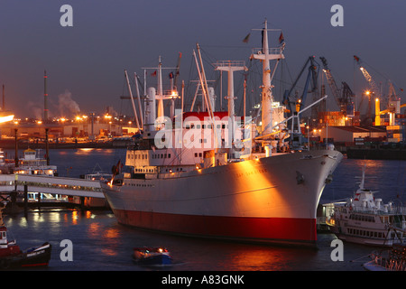 I musei della nave 'Cap San Diego' (ex banana freighter), una attrazione turistica nel porto di Amburgo, Germania Foto Stock