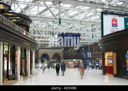 La stazione di glasgow queen street scozia interno Foto Stock