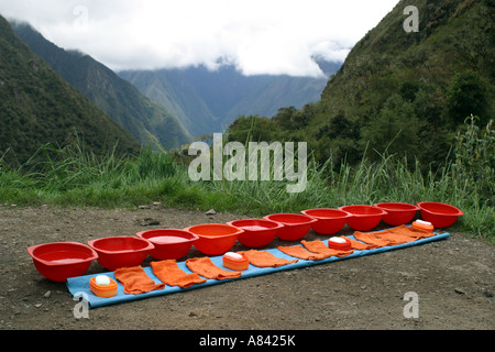 Mattina le abluzioni sul Inka o Inca Trail Foto Stock